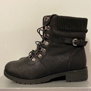 Avenue Jasper Combat boots